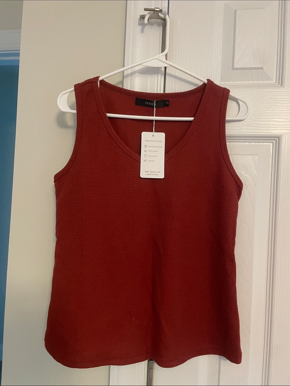 Zesica Women's Waffle V-Neck Tank - Rust